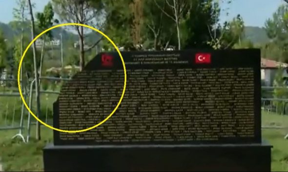 Drejt prangave! Kamerat “filmojnë” autorin e thyerjes së memorialit turk (Foto) Drejt prangave! Kamerat “filmojnë” autorin e thyerjes së memorialit turk (Foto)