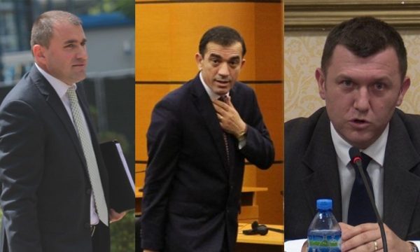 A do guxoj gjykata ta dënoi Saimir Tahirin nesër sa ka kërkuar Prokuroria, pa asnjë provë por me …lloqe trafikantësh A do guxoj gjykata ta dënoi Saimir Tahirin nesër sa ka kërkuar Prokuroria, pa asnjë provë por me …lloqe trafikantësh