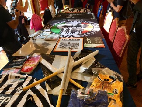 Shantazh Juventusit, policia arreston 12 kapo-ultrasë bardhezinj Shantazh Juventusit, policia arreston 12 kapo-ultrasë bardhezinj