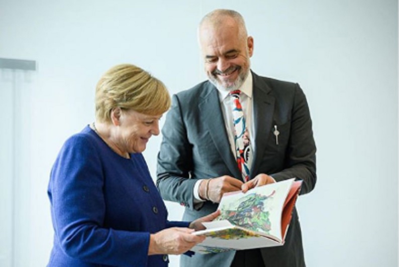 Merkel publikon foton me Ramën, kancelarja befason me statusin për kryeministrin