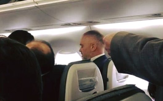 Alarmuan qytetarët për tërmet 6 ballë, Rama mesazh të fortë mediave, niset drejt SHBA për t’u takuar me Trump Alarmuan qytetarët për tërmet 6 ballë, Rama mesazh të fortë mediave, niset drejt SHBA për t’u takuar me Trump