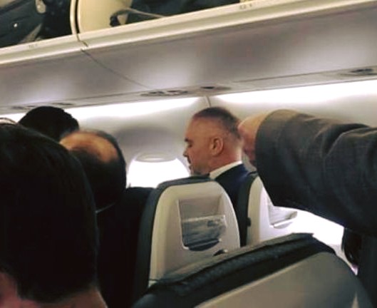 A është turp të udhëtosh si qytetar i thjeshtë?! A është turp të udhëtosh si qytetar i thjeshtë?!