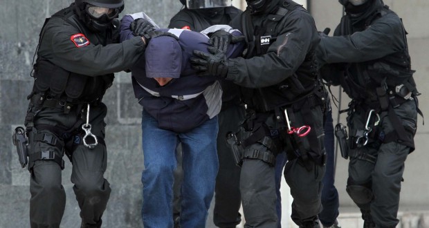 Policia në aksion kundër personave në kërkim: Prezantohet njësia e posaçme, angazhohen ish-efektivë dhe forca komando Policia në aksion kundër personave në kërkim: Prezantohet njësia e posaçme, angazhohen ish-efektivë dhe forca komando