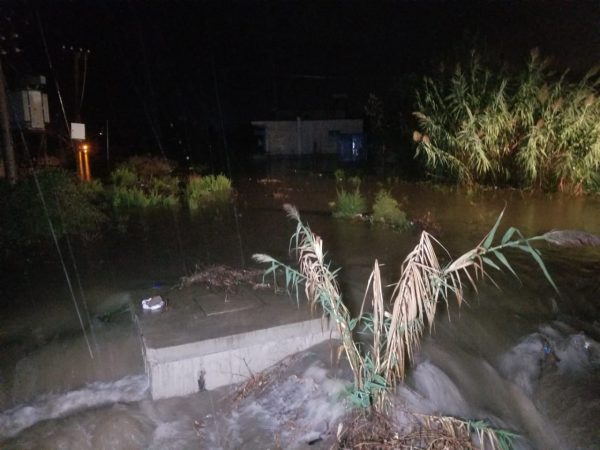 Pas termetit vijnë përmbytjet: Autoritetet masa për evakuimin e banorëve të rrezikuar në Kamëz