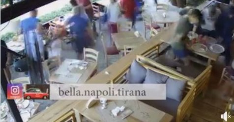 Ju duket qesharake?! VIDEO reale ditën e termetit: Kur uria është më e “fortë” se tërmeti Ju duket qesharake?! VIDEO reale ditën e termetit: Kur uria është më e “fortë” se tërmeti