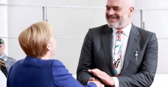 Takimi me Ramën, reagon Merkel: Në fund të shtatorit do vendosim për hapjen e negociatave Takimi me Ramën, reagon Merkel: Në fund të shtatorit do vendosim për hapjen e negociatave