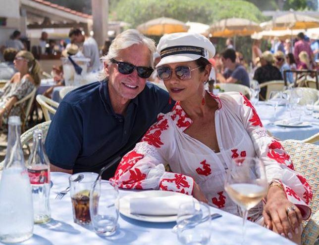 Michael Douglas: Ime shoqe Catherine Zeta-Jones, më ngjall ende fluturat në stomak Michael Douglas: Ime shoqe Catherine Zeta-Jones, më ngjall ende fluturat në stomak