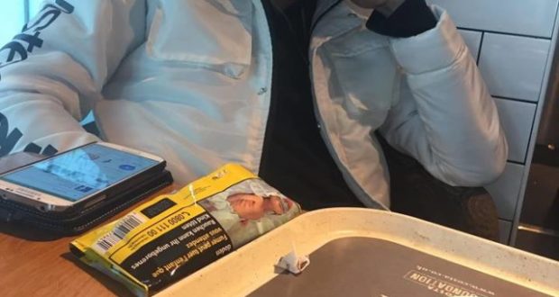 Përralla të medias angleze apo mburrje e këtij mjerani?! Fiton 17 mijë paund për 1 udhëtim me kamion drejt Anglisë? Shtëpia “haur” dhe babai në Has i pamundur për të shlyer borxhet që mori për të birin (Foto) Përralla të medias angleze apo mburrje e këtij mjerani?! Fiton 17 mijë paund për 1 udhëtim me kamion drejt Anglisë? Shtëpia “haur” dhe babai në Has i pamundur për të shlyer borxhet që mori për të birin (Foto)