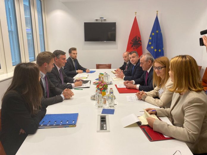 McAllister: Shqipëria, i vetmi vend i Ballkanit Perëndimor me politikë të jashtme 100% të unifikuar me BE-në