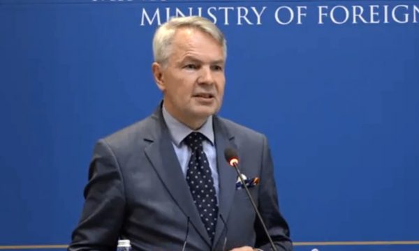 Ministri i Jashtëm i Finlandës kritikon shtetet e BE-së nga Tirana për negociatat: “Të mos pengohet zgjerimi për shkak të problemeve të tyre”! Ministri i Jashtëm i Finlandës kritikon shtetet e BE-së nga Tirana për negociatat: “Të mos pengohet zgjerimi për shkak të problemeve të tyre”!