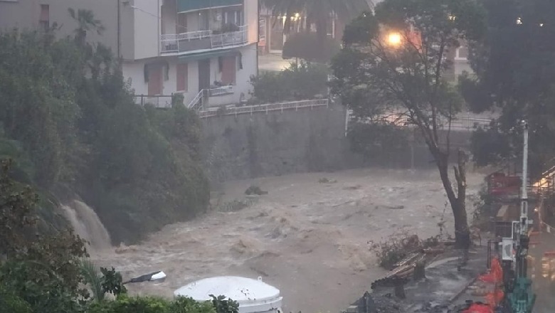 VIDEO/ Njëzet mijë vetëtima gjatë natës në rajonin e Liguria-s! Përmbytje në Milano, “Black out” në Genova VIDEO/ Njëzet mijë vetëtima gjatë natës në rajonin e Liguria-s! Përmbytje në Milano, “Black out” në Genova