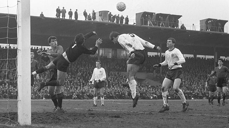 Sot ka 61 vjetorin e lindjes ish portierit i madh i Partizanit dhe kombëtares Perlat Musta Sot ka 61 vjetorin e lindjes ish portierit i madh i Partizanit dhe kombëtares Perlat Musta