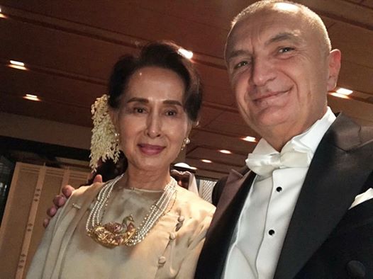 Ilir Metës i përplasen në fytyrë skandalet e rënda  pas fotos me nobelisten e akuzuar për genocid: “Me këtë të fundit bëre gafë të madhe!”