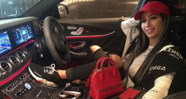 “Mercedes Mama” me 230km/h dhe me fëmijën 3 vjeç me vete, dënohet me burg “Mercedes Mama” me 230km/h dhe me fëmijën 3 vjeç me vete, dënohet me burg