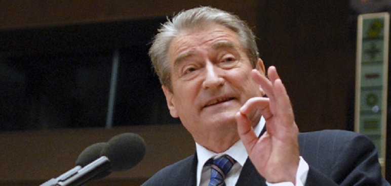 Berisha sulmon rëndë kryeministrin Rama: Rama ka poshtëruar të gjallët dhe ka fyer të vdekurit Berisha sulmon rëndë kryeministrin Rama: Rama ka poshtëruar të gjallët dhe ka fyer të vdekurit