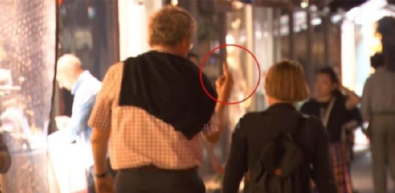 U nxori gishtin e mesit banorëve të Astirit, vjen reagimi i parë nga socialistët për ambasadorin Borchard U nxori gishtin e mesit banorëve të Astirit, vjen reagimi i parë nga socialistët për ambasadorin Borchard