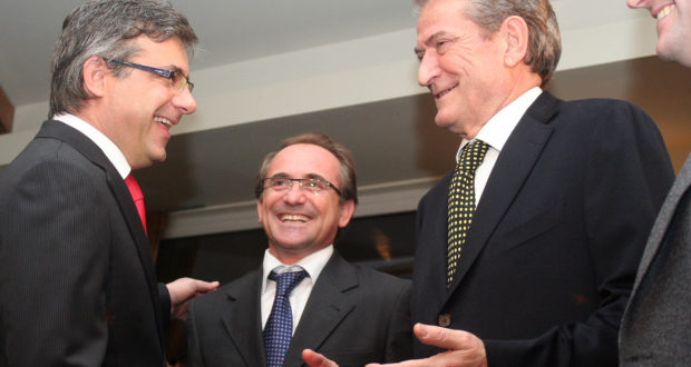 “Më di për budalla ti mua?!” Plas keq sherri mes Ngjelës dhe ushtarit të Bashës