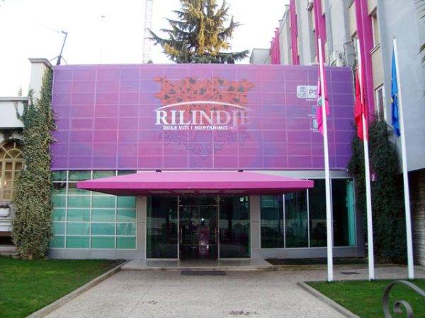 Ja diskutimet në grupin e PS! Për shkarkimin e Metës vendoset pas shqyrtimit të draftit të Venecias, brenda vitit gati ligji kundër gjyqtarëve e prokurorëve