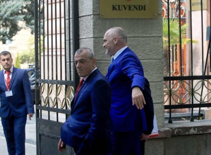 Rama porosi të veçantë grupit për prokurorët dhe gjyqtarët e korruptuar: Shpallja në kërkim duhet të nisë një orë e më parë Rama porosi të veçantë grupit për prokurorët dhe gjyqtarët e korruptuar: Shpallja në kërkim duhet të nisë një orë e më parë