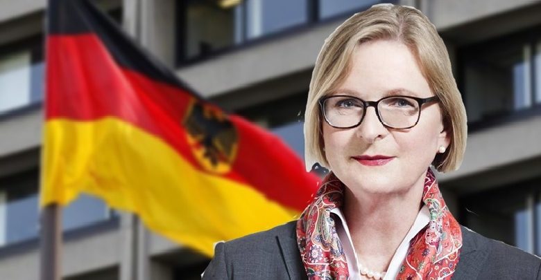 “Negociatat”, ambasadorja gjermane: Forcat politike të tërheqin litarin në një drejtim e të marrin përgjegjësi “Negociatat”, ambasadorja gjermane: Forcat politike të tërheqin litarin në një drejtim e të marrin përgjegjësi