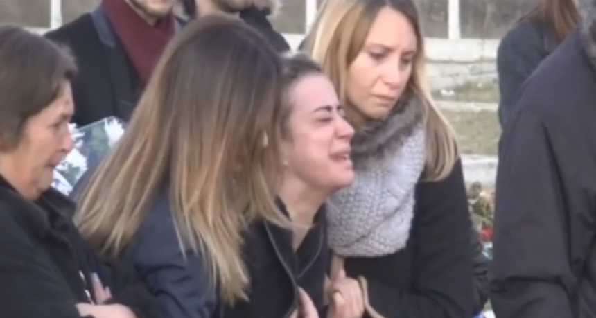 “Nesër së bashku gjysmën e shpirtit”! Barbana Dini mban premtimin: Sjell këngën e krijuar nga Ergi dhe i prek të gjithë “Nesër së bashku gjysmën e shpirtit”! Barbana Dini mban premtimin: Sjell këngën e krijuar nga Ergi dhe i prek të gjithë 