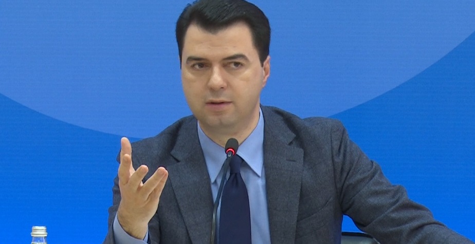 Vetë lyen flokët, por për Ramën ka vërejtje: Paraqiten si patriotë të mëdhenj dhe e lënë mjekrën si Ismail Qemali