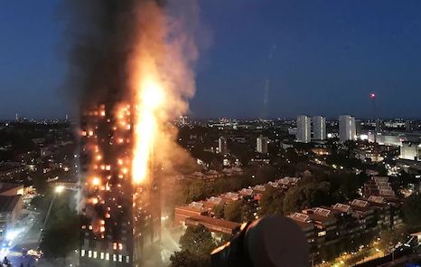 E vërteta e “ferrit të flakëve” që u mori jetën 72 njerëzve në Londër nga gabimi fatal i zjarrëfiksave E vërteta e “ferrit të flakëve” që u mori jetën 72 njerëzve në Londër nga gabimi fatal i zjarrëfiksave