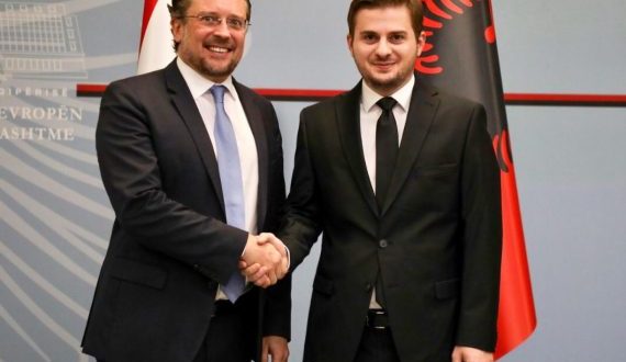 Schallenberg nuk e “dëgjon” Lulin: Sa herë që vij në Tiranë shoh zhvillim, mbështetje Shqipërisë për integrimin! Schallenberg nuk e “dëgjon” Lulin: Sa herë që vij në Tiranë shoh zhvillim, mbështetje Shqipërisë për integrimin!