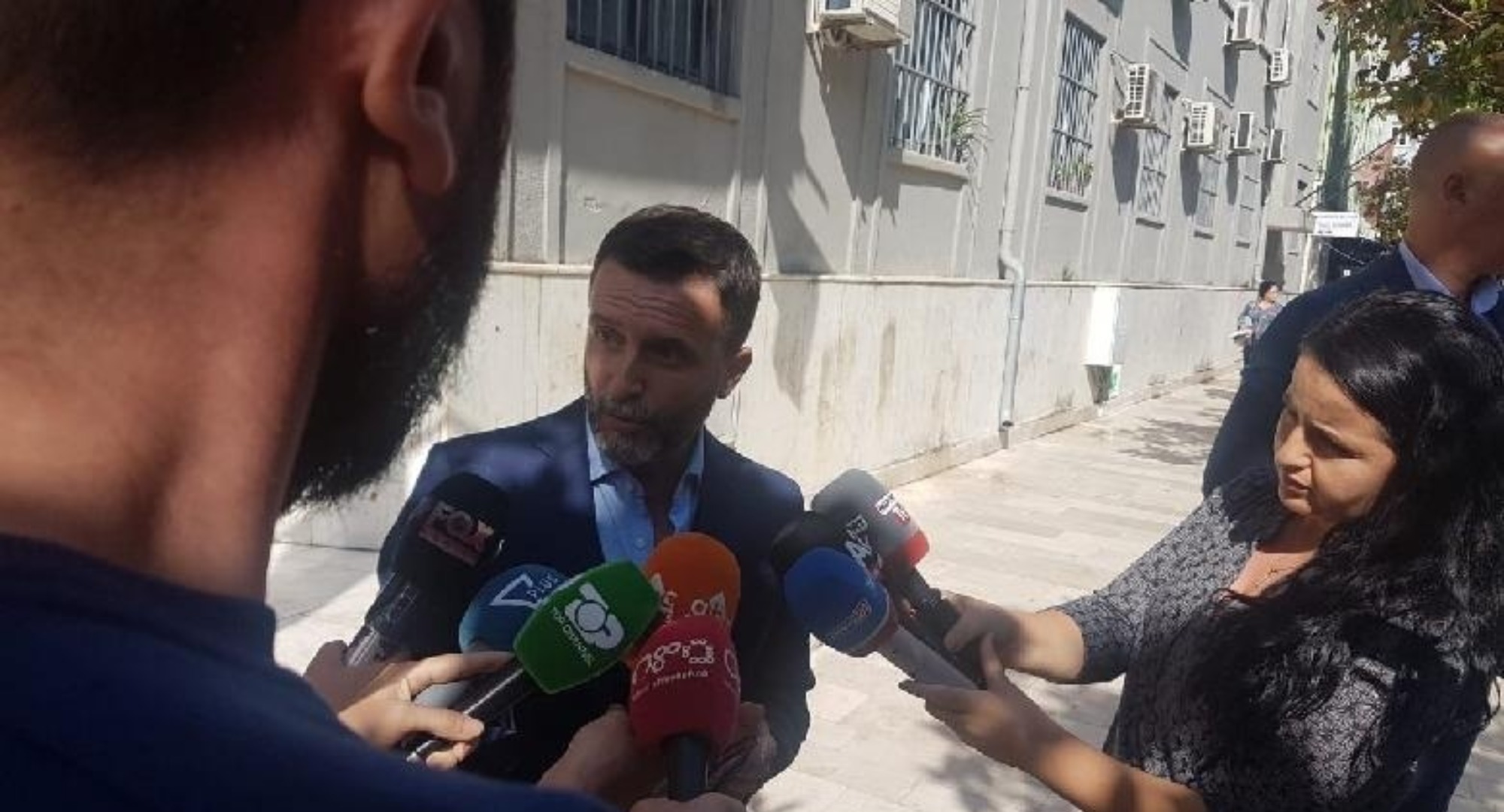 Braçe zbulon emrin e prokurorit të lidhur me bandat në Durrës dhe nxjerr prapaskenat e rënda Braçe zbulon emrin e prokurorit të lidhur me bandat në Durrës dhe nxjerr prapaskenat e rënda