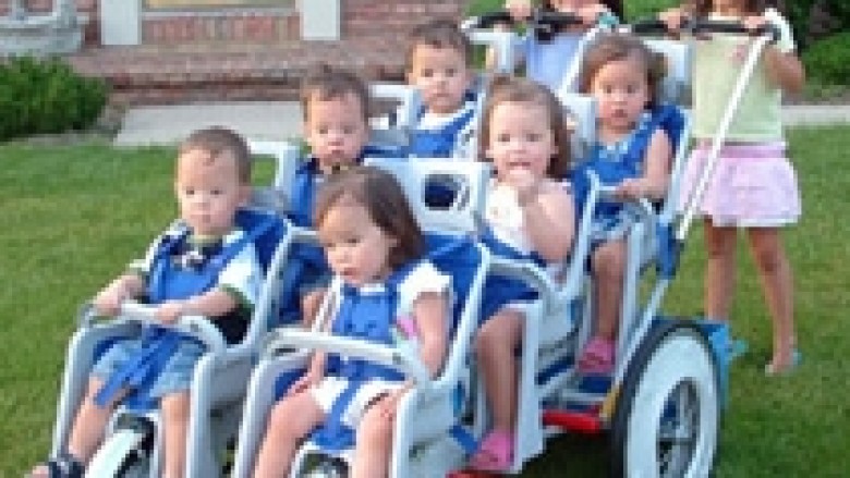 A është normale të paguhen njerëzit që të bëjnë fëmijë?! Çuditë e fëmijëve “fëmija 10 mijë eurosh” të Finlandës e deri te testi interesant i Bolzanos në Itali A është normale të paguhen njerëzit që të bëjnë fëmijë?! Çuditë e fëmijëve “fëmija 10 mijë eurosh” të Finlandës e deri te testi interesant i Bolzanos në Itali