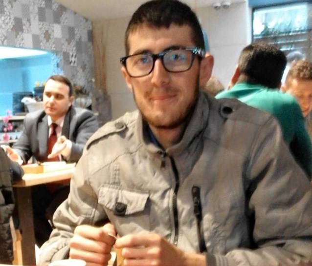 Zbulohet “gazetari” i a.rrestuar sot që përndiqte një vajzë Zbulohet “gazetari” i a.rrestuar sot që përndiqte një vajzë