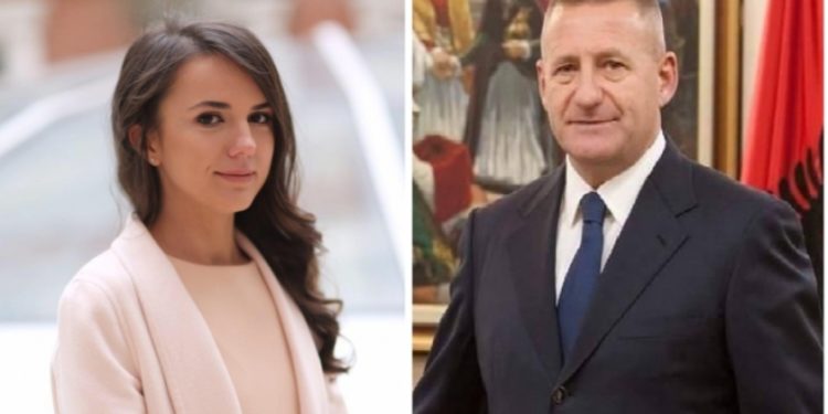 Deputeti i “besueshëm” Nard Ndoka sulmon Hajdarin: Atë nuk e beson njeri, e bënë deputete prej Azemit Deputeti i “besueshëm” Nard Ndoka sulmon Hajdarin: Atë nuk e beson njeri, e bënë deputete prej Azemit