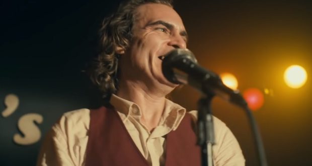 “Ishte i tmerrshëm”! Fansat e “Joker” dalin të traumatizuar nga kinematë (Foto) “Ishte i tmerrshëm”! Fansat e “Joker” dalin të traumatizuar nga kinematë (Foto)