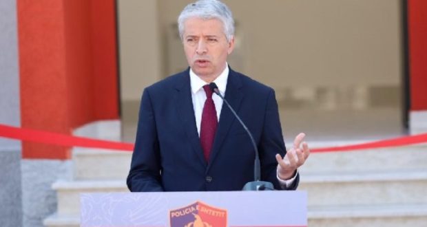 “Janë totalisht të pabaza!” Ministri i Brendshëm reagon ashpër ndaj nga Francës dhe Holandës “Janë totalisht të pabaza!” Ministri i Brendshëm reagon ashpër ndaj nga Francës dhe Holandës