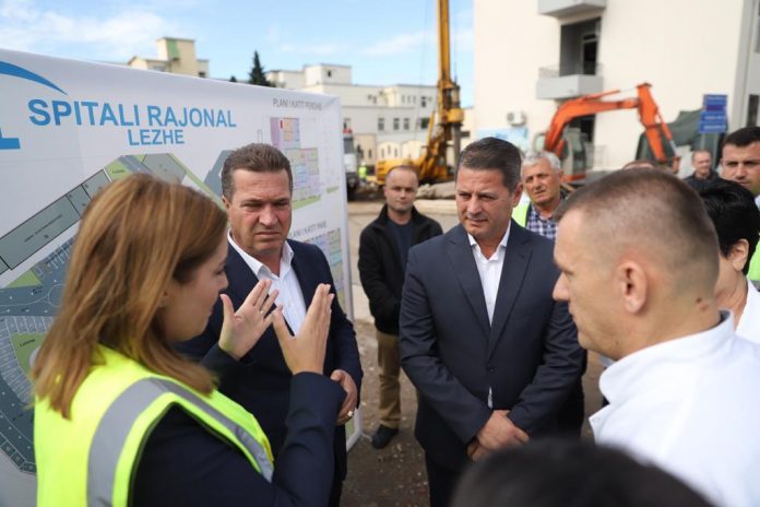 Manastirliu në Lezhë: Mbajtëm fjalën, nisin punimet për ndërtimin e maternitetit të ri. Investimi prej 3.2 milion dollarë do të transformojë shërbimin për nënën dhe fëmijën në spitalin e Lezhës Manastirliu në Lezhë: Mbajtëm fjalën, nisin punimet për ndërtimin e maternitetit të ri. Investimi prej 3.2 milion dollarë do të transformojë shërbimin për nënën dhe fëmijën në spitalin e Lezhës