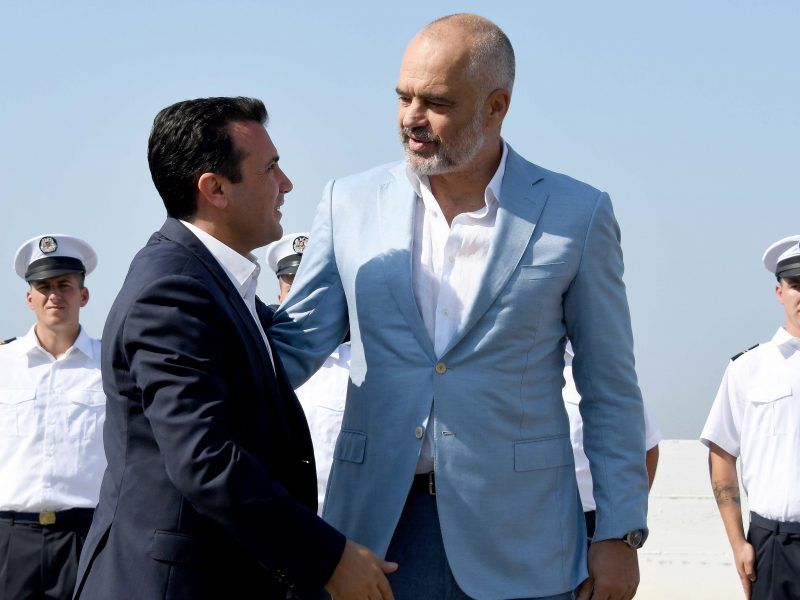 Zaev ngre tonet me BE: Nëse nuk hapen negociatat nesër me Shkupin, mos prisni zgjidhjen e çështjes së Kosovës Zaev ngre tonet me BE: Nëse nuk hapen negociatat nesër me Shkupin, mos prisni zgjidhjen e çështjes së Kosovës