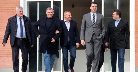 Basha mbledh këto… ekspertët e opozitës për Reformën Zgjedhore Basha mbledh këto… ekspertët e opozitës për Reformën Zgjedhore