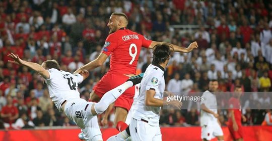 Shqipëria humb “finalen” turke! Manaj shpërdoron pa fund, Strakosha “dhuron” por edhe barazimi pa vlerë Shqipëria humb “finalen” turke! Manaj shpërdoron pa fund, Strakosha “dhuron” por edhe barazimi pa vlerë