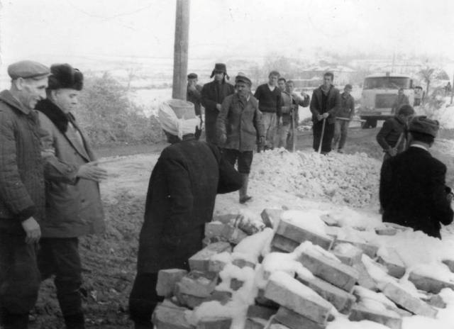 Tërmeti i 1967-s, dhe fotot e rralla, të Enver Hoxhës Tërmeti i 1967-s, dhe fotot e rralla, të Enver Hoxhës