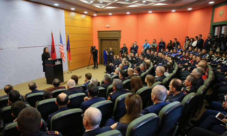 SHBA paralajmëron Metën e Berishën për lidhjet me rusët: S’do lejojmë destabilizim nga Moska, Putin kërkon të eksportojë vetëm kaos SHBA paralajmëron Metën e Berishën për lidhjet me rusët: S’do lejojmë destabilizim nga Moska, Putin kërkon të eksportojë vetëm kaos