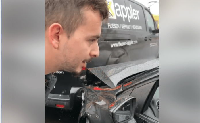 Ky aksident bëhet hit! Shqiptari përplaset nga shoferja austriake: Ja çfarë bën ajo! (Video) Ky aksident bëhet hit! Shqiptari përplaset nga shoferja austriake: Ja çfarë bën ajo! (Video)