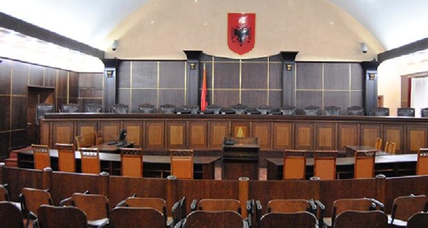 “Kushtetuesja më e dobët ndonjëherë”! Juristi Manjani: Nuk ka detyrë krijimin e normave ligjore