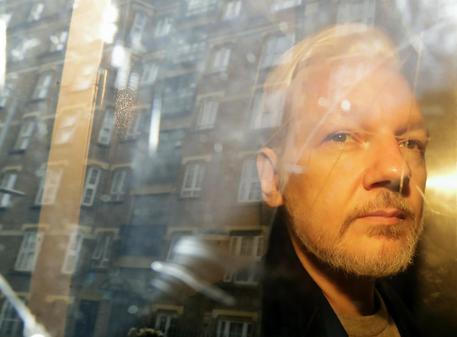Akuza për p.ërdhunim, Suedia ndërpret hetimet kundër Julian Assange Akuza për p.ërdhunim, Suedia ndërpret hetimet kundër Julian Assange