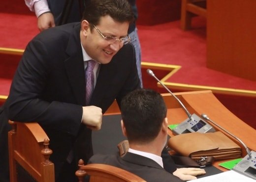 “Mungon tmerrësisht shumë… madje edhe për ata që nuk e deshën”, Astrit Patozi publikon foton nga seanca parlamentare