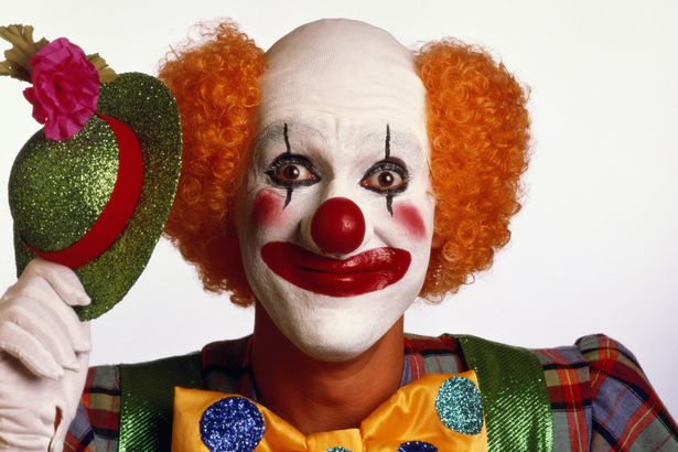 Jo shumë vite përpara të uroja kështu… sot nuk të uroj por të përbuz si je transformuar Jo shumë vite përpara të uroja kështu… sot nuk të uroj por të përbuz si je transformuar