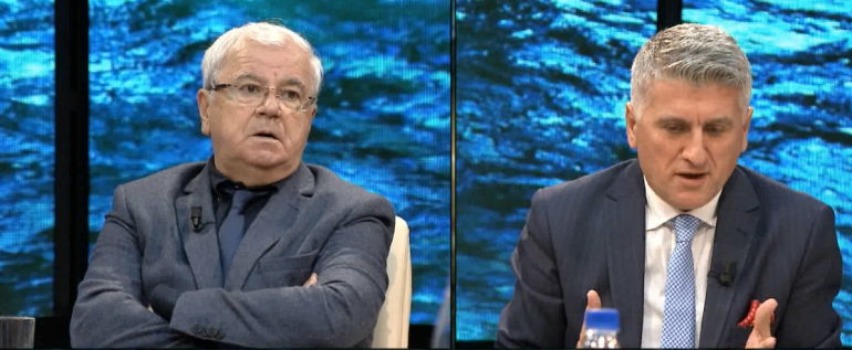 Profesori i çorientuar Gjekmarkaj në media si militant i thekur, sulm Ngjelës: Zëdhënës i një tiranie që po vendoset! Profesori i çorientuar Gjekmarkaj në media si militant i thekur, sulm Ngjelës: Zëdhënës i një tiranie që po vendoset!