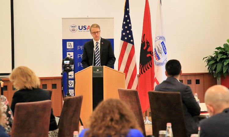 Pas urdhrit të Trump, Ambasada e SHBA nxjerr listën e institucionet shtetëror shqiptare, mes tyre dhe SPAK që do u ndërpriten donacionet për një periudhë 90 ditore nga USAID Pas urdhrit të Trump, Ambasada e SHBA nxjerr listën e institucionet shtetëror shqiptare, mes tyre dhe SPAK që do u ndërpriten donacionet për një periudhë 90 ditore nga USAID