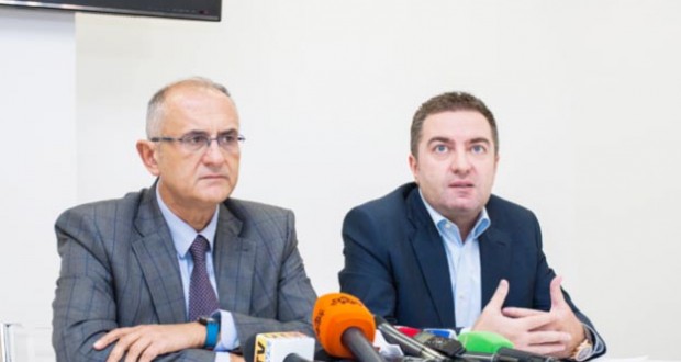 Poshtërsia e LSI: Forcë që “mbjell mllef” me lehsa, duke mos kontribuar as me profesionin që zotron lehsi si doktor Vasali Poshtërsia e LSI: Forcë që “mbjell mllef” me lehsa, duke mos kontribuar as me profesionin që zotron lehsi si doktor Vasali