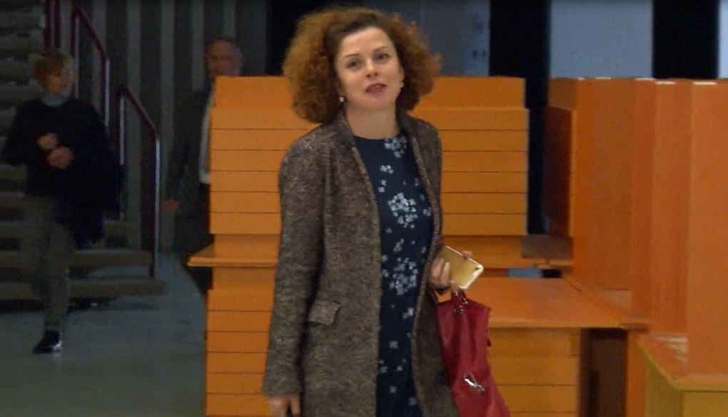 “Lufta” e presidentit Meta për të emëruar partneren e Enkelejd Alibejat anëtare të Gjykatës Kushtetuese “Lufta” e presidentit Meta për të emëruar partneren e Enkelejd Alibejat anëtare të Gjykatës Kushtetuese