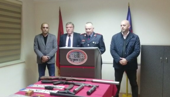 Vjedhja e postës, policia godet grupin k.riminal: Pesë persona të ndaluar!